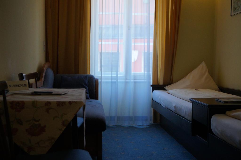 Hotel Happ Innsbruck Quarto foto